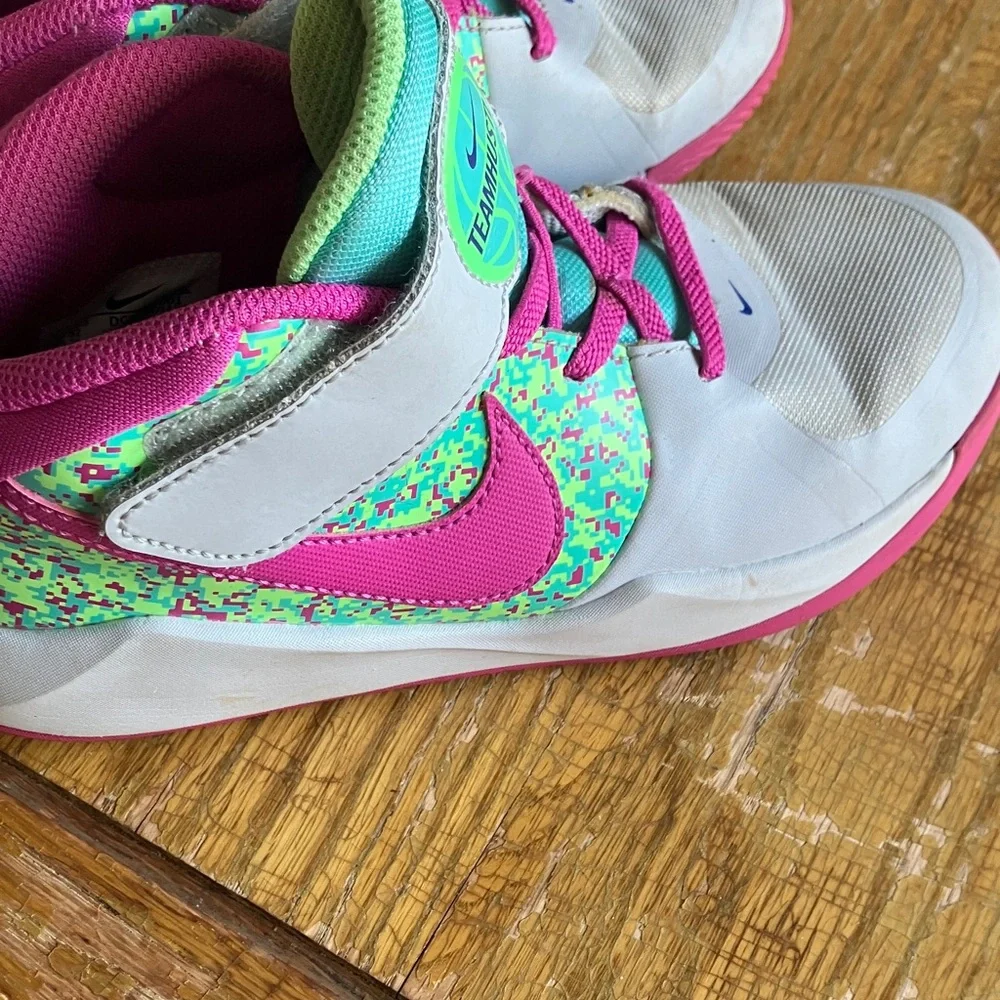 Nike Team Hustle Kids Sneakers - Pink and Teal